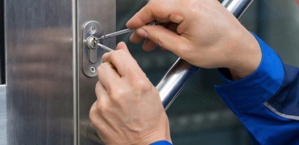 Emergency locksmith van on the road